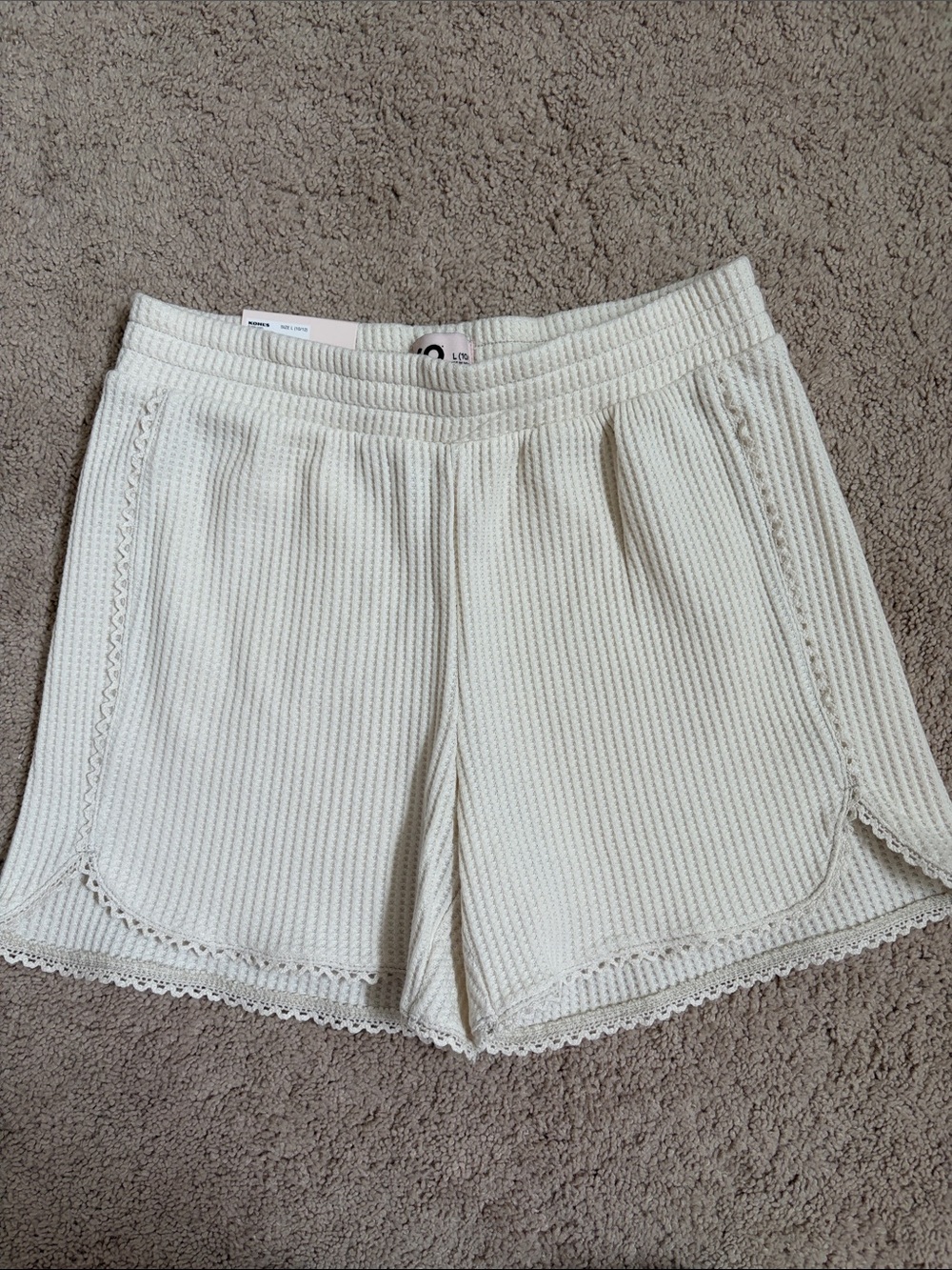 SO Cream Knit High-Waist Lounge Shorts with Crochet Edge
